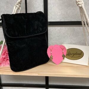 🆕/NWT Vintage Bundle Girls Velvet bag
W/ Storybook Heirlooms Necklace Set